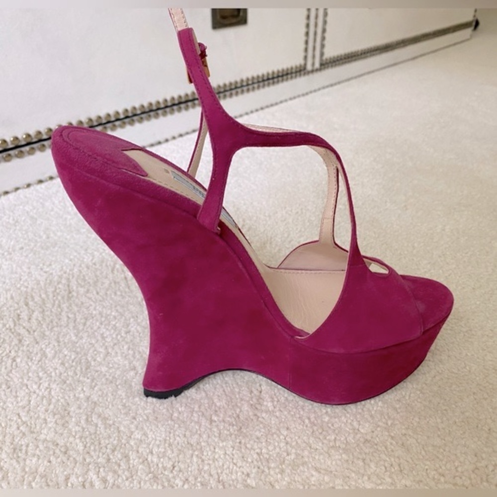 Prada suede wedge sandals new never worn size 38 (7.5) - Picture 3 of 4